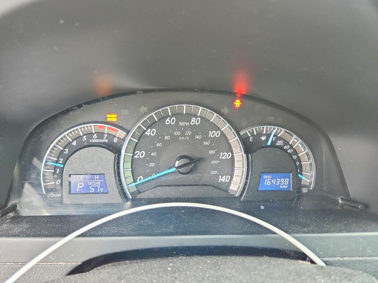 2014 TOYOTA CAMRY SE photo 25