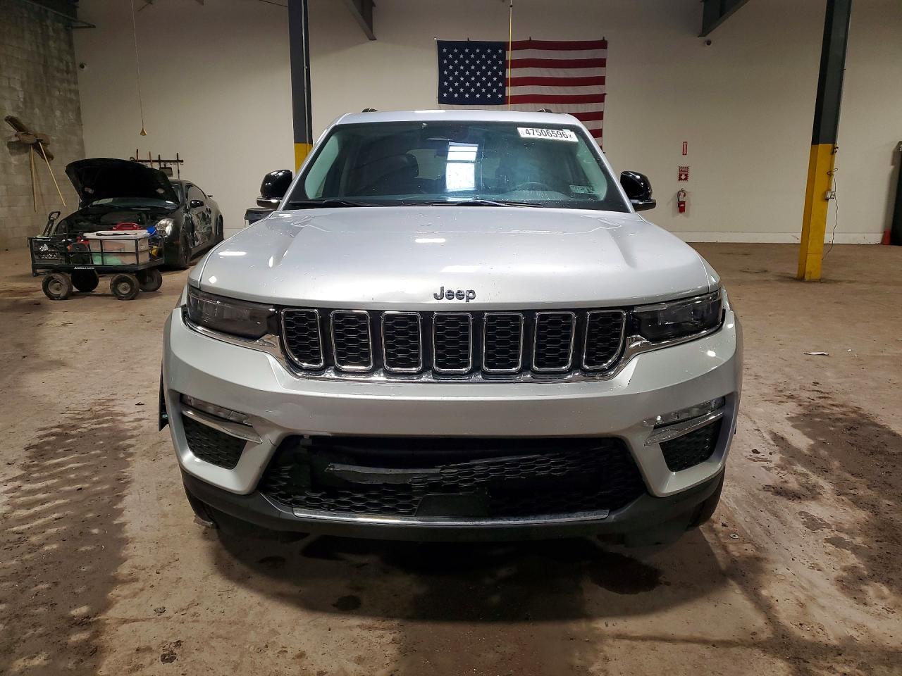 2023 JEEP GRAND CHEROKEE photo 13