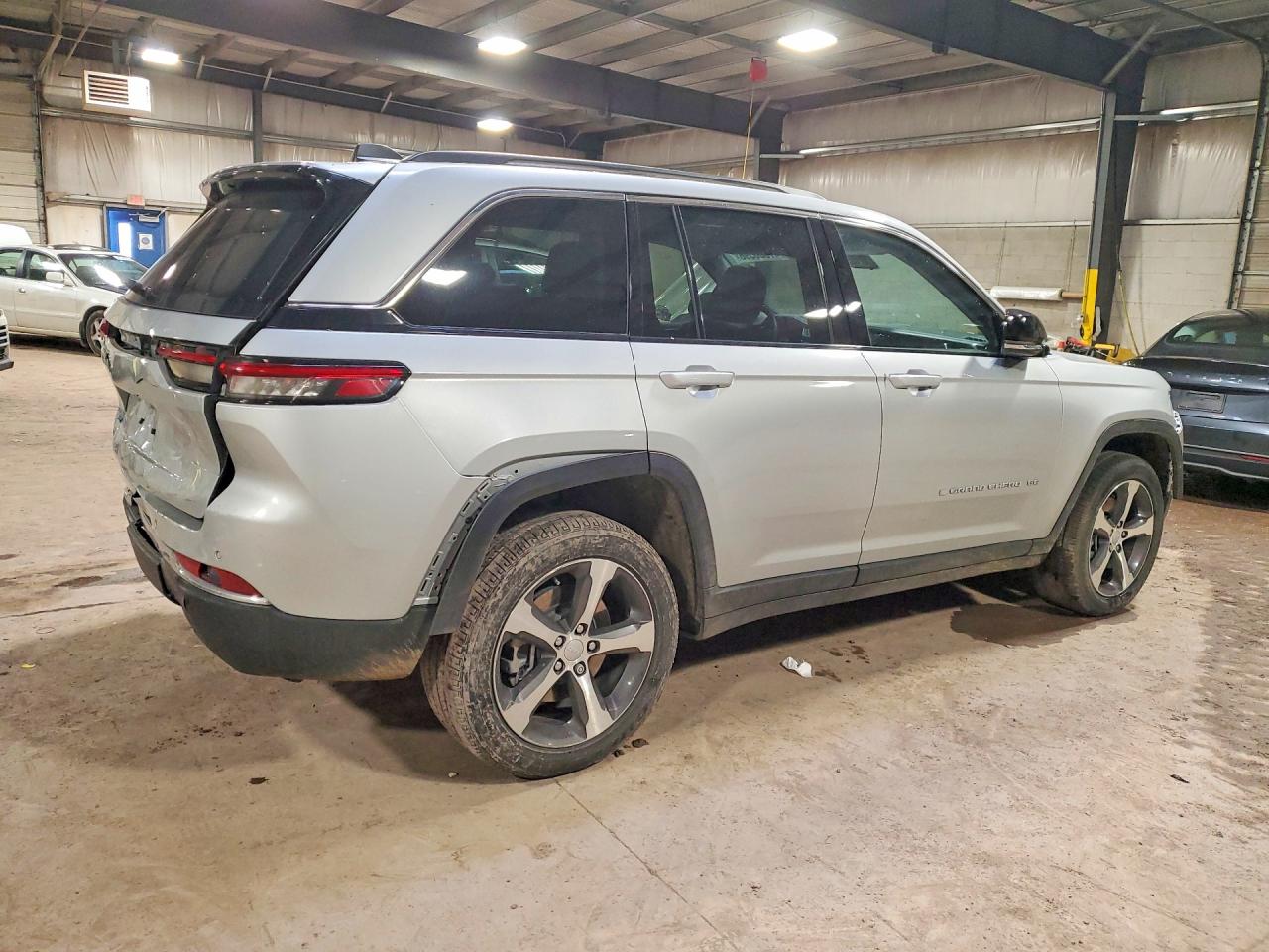 2023 JEEP GRAND CHEROKEE photo 7