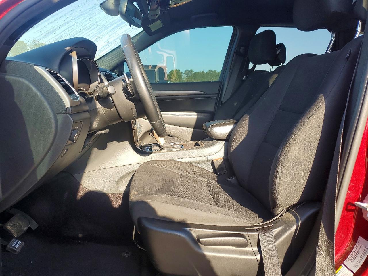 2016 JEEP GRAND CHEROKEE LAREDO photo 13
