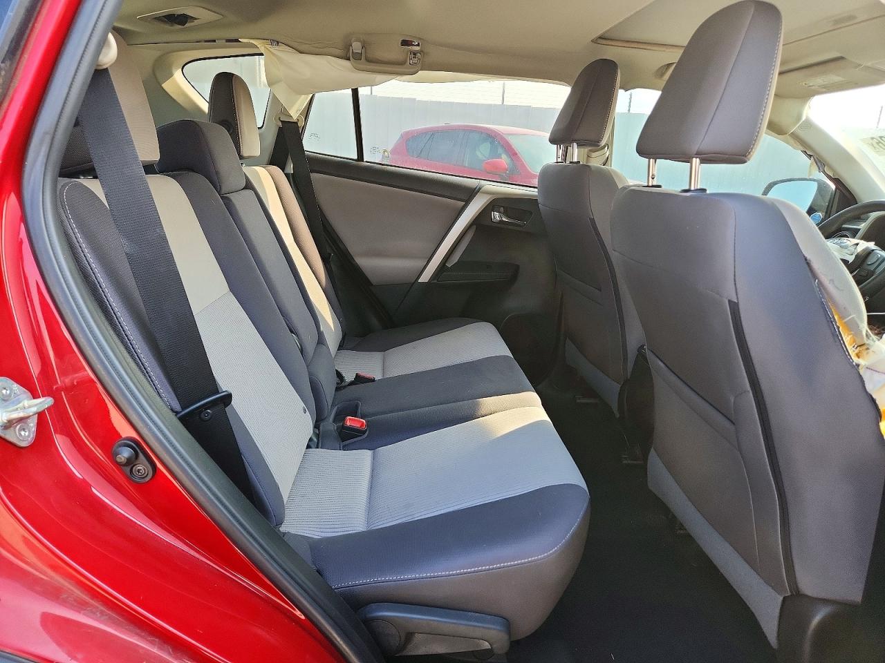 2015 TOYOTA RAV4 XLE photo 31