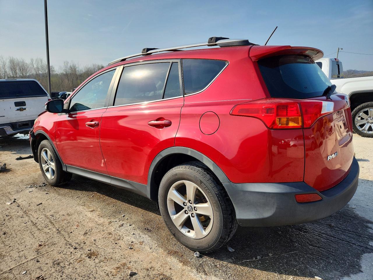 2015 TOYOTA RAV4 XLE photo 4