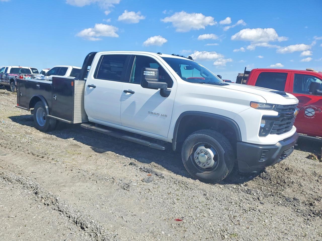 2024 CHEVROLET SILVERADO K3500 photo 10