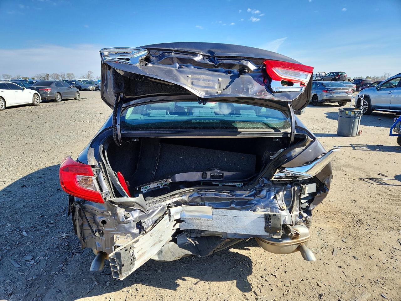 2018 HONDA ACCORD EX photo 11