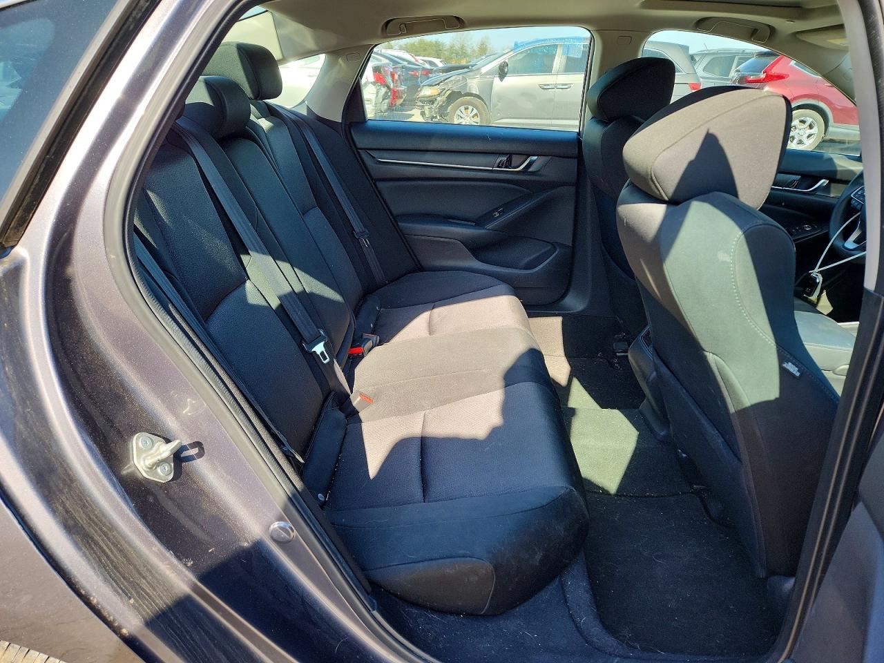 2018 HONDA ACCORD EX photo 19