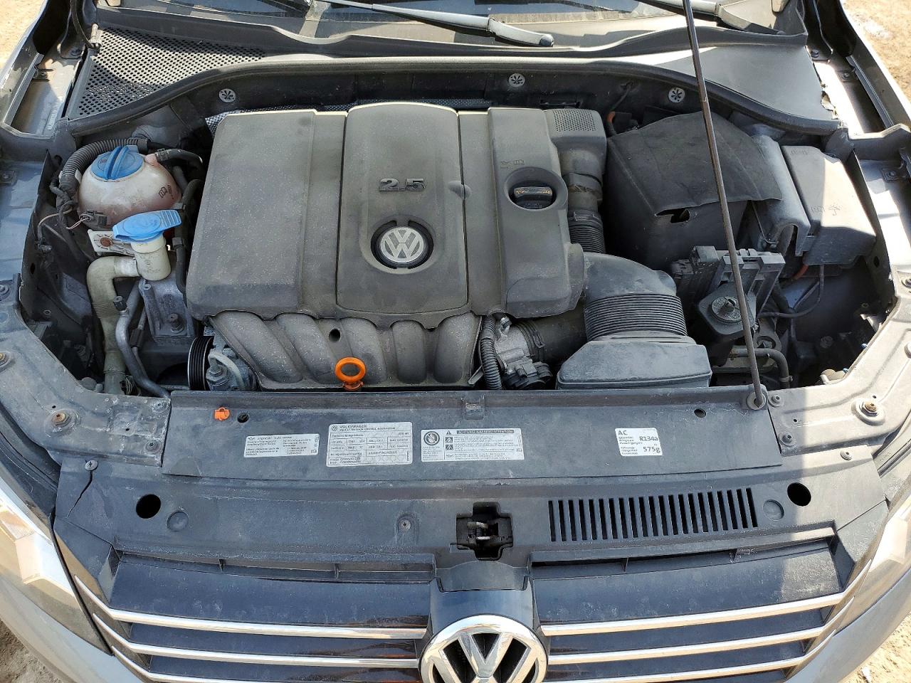 2012 VOLKSWAGEN PASSAT S photo 11