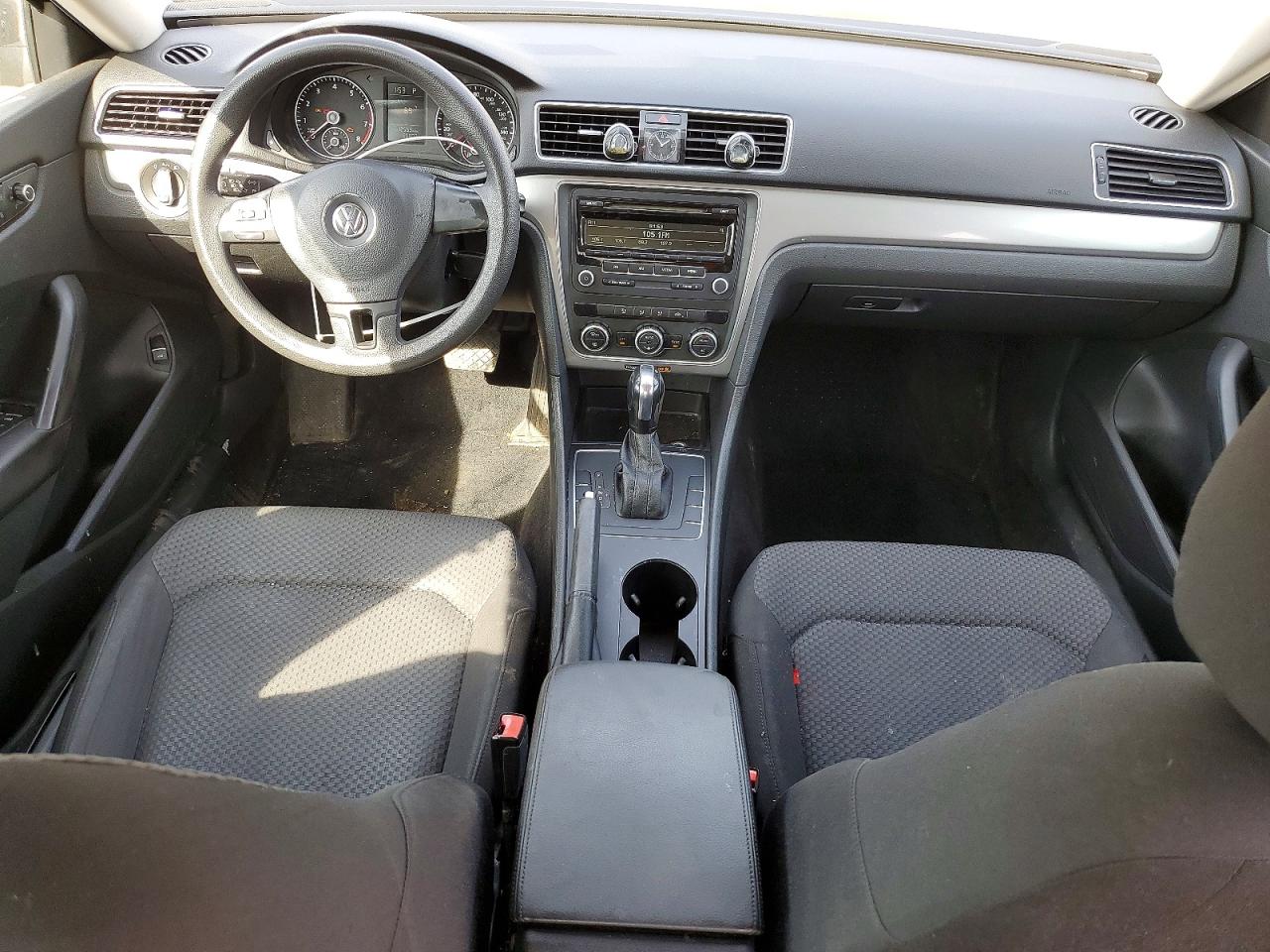 2012 VOLKSWAGEN PASSAT S photo 8