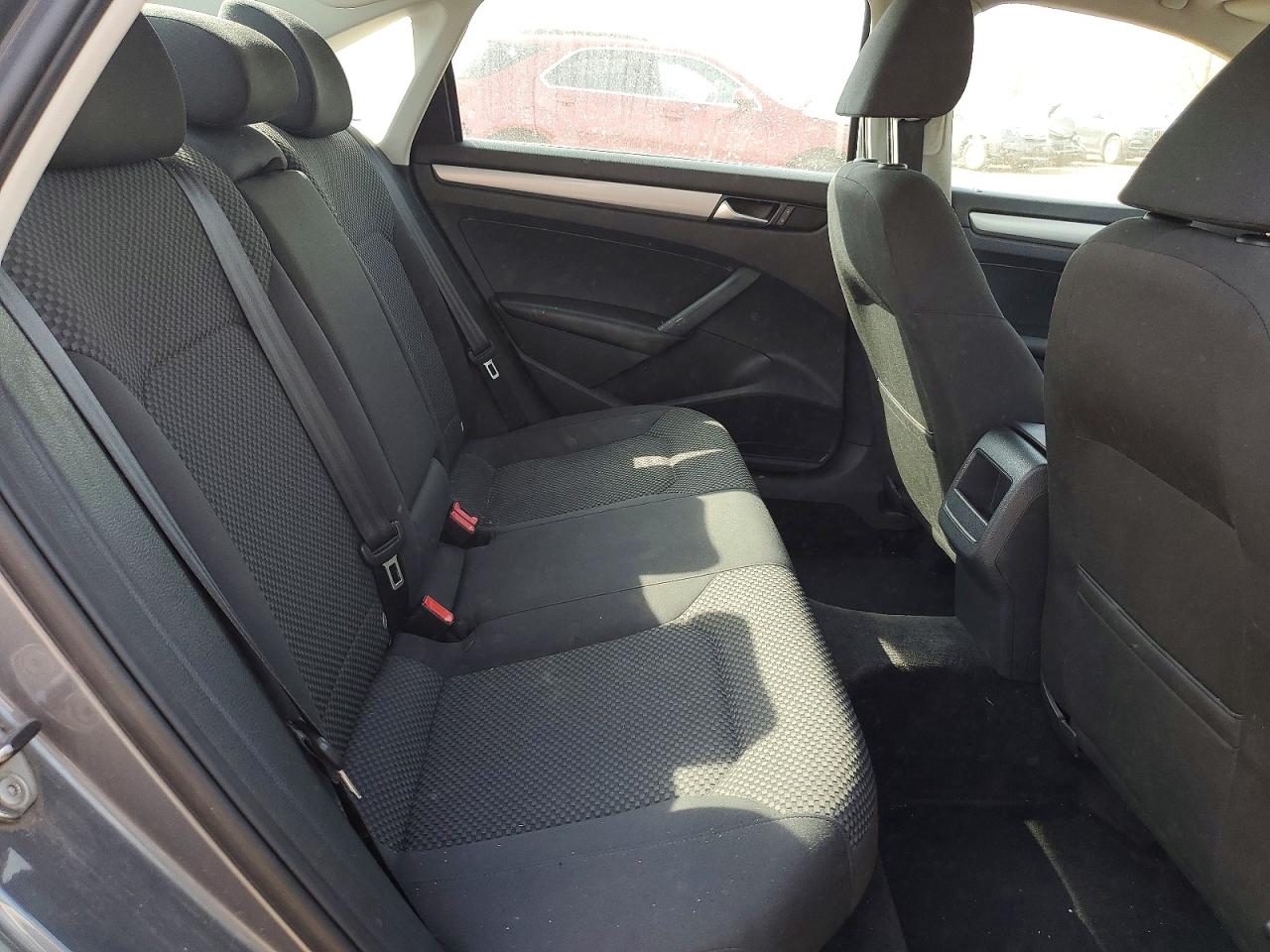 2012 VOLKSWAGEN PASSAT S photo 10