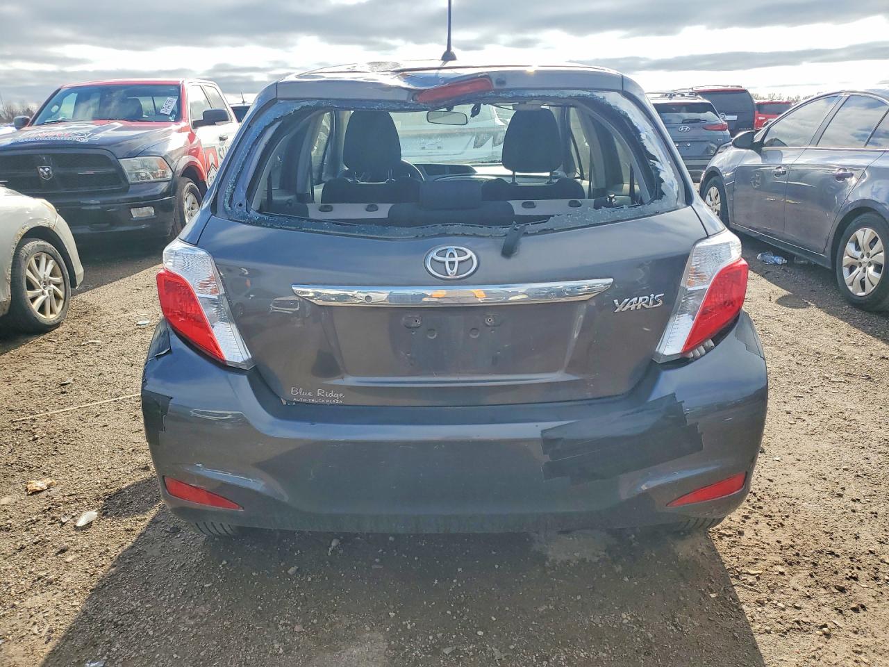 2012 TOYOTA YARIS 5-DOOR L photo 6
