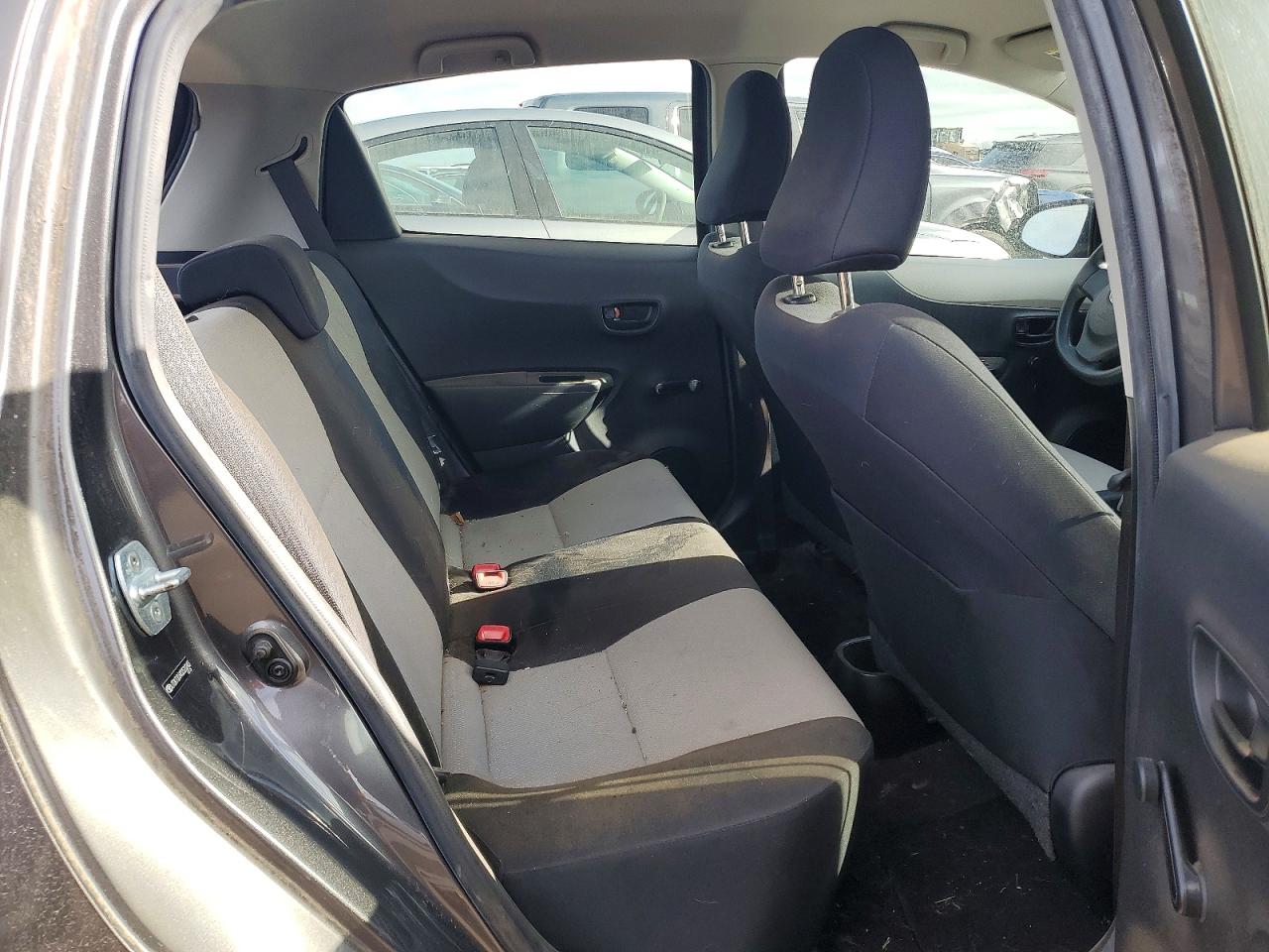 2012 TOYOTA YARIS 5-DOOR L photo 10