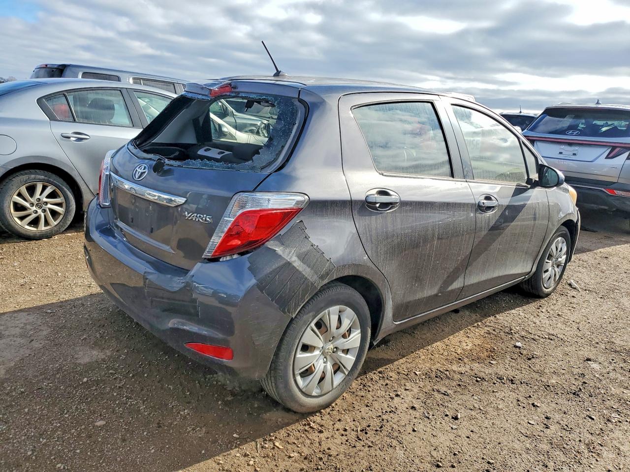 2012 TOYOTA YARIS 5-DOOR L photo 3