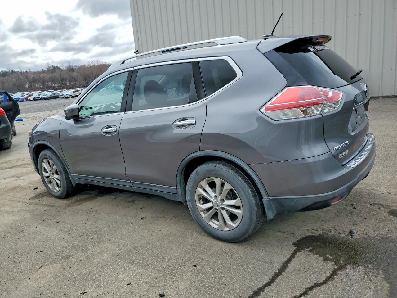 2016 NISSAN ROGUE SV photo 4