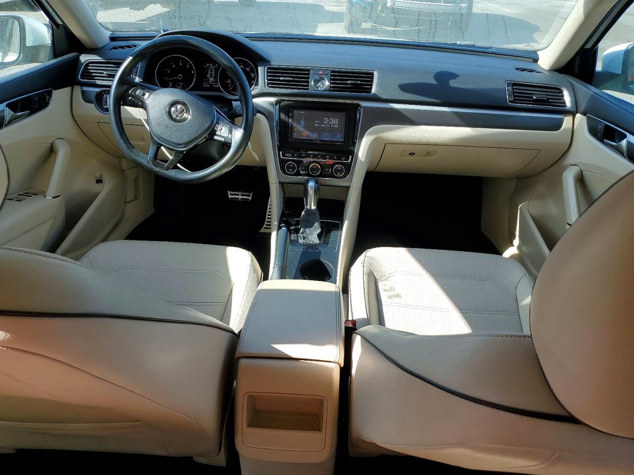 2017 VOLKSWAGEN PASSAT R-LINE photo 22