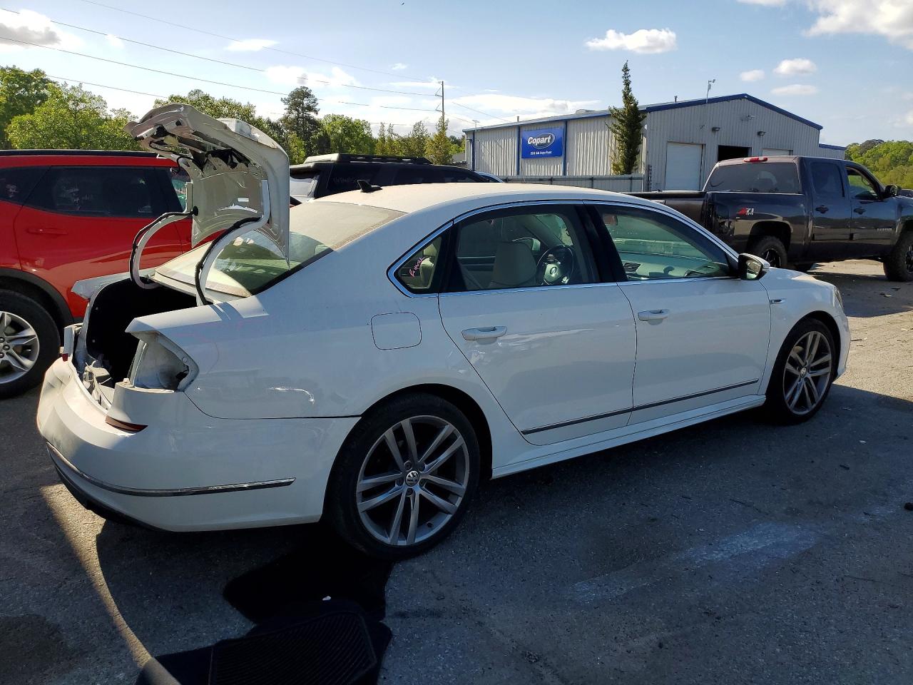 2017 VOLKSWAGEN PASSAT R-LINE photo 7