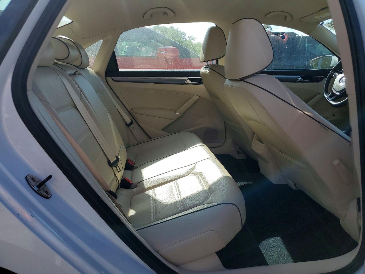 2017 VOLKSWAGEN PASSAT R-LINE photo 28