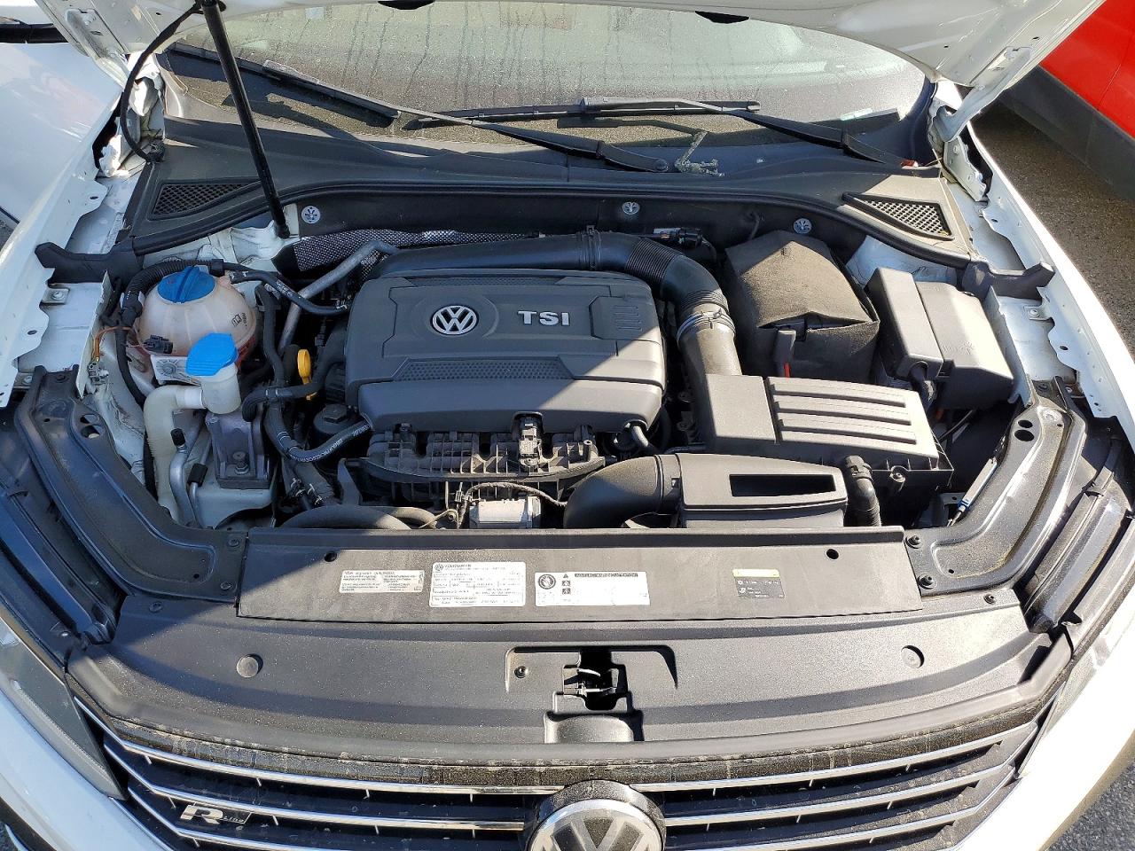 2017 VOLKSWAGEN PASSAT R-LINE photo 31
