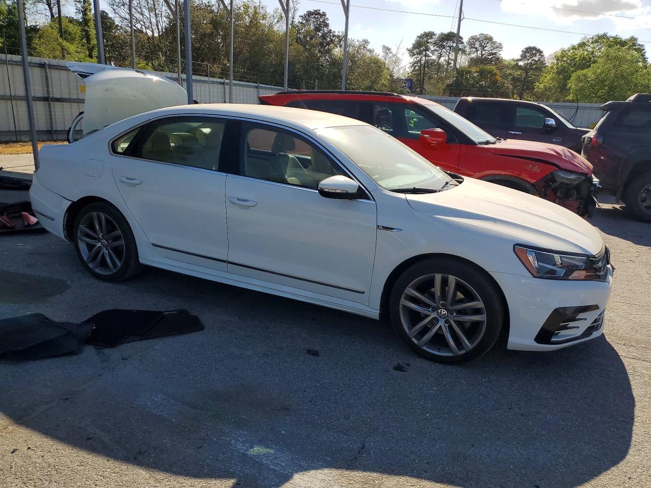 2017 VOLKSWAGEN PASSAT R-LINE photo 10