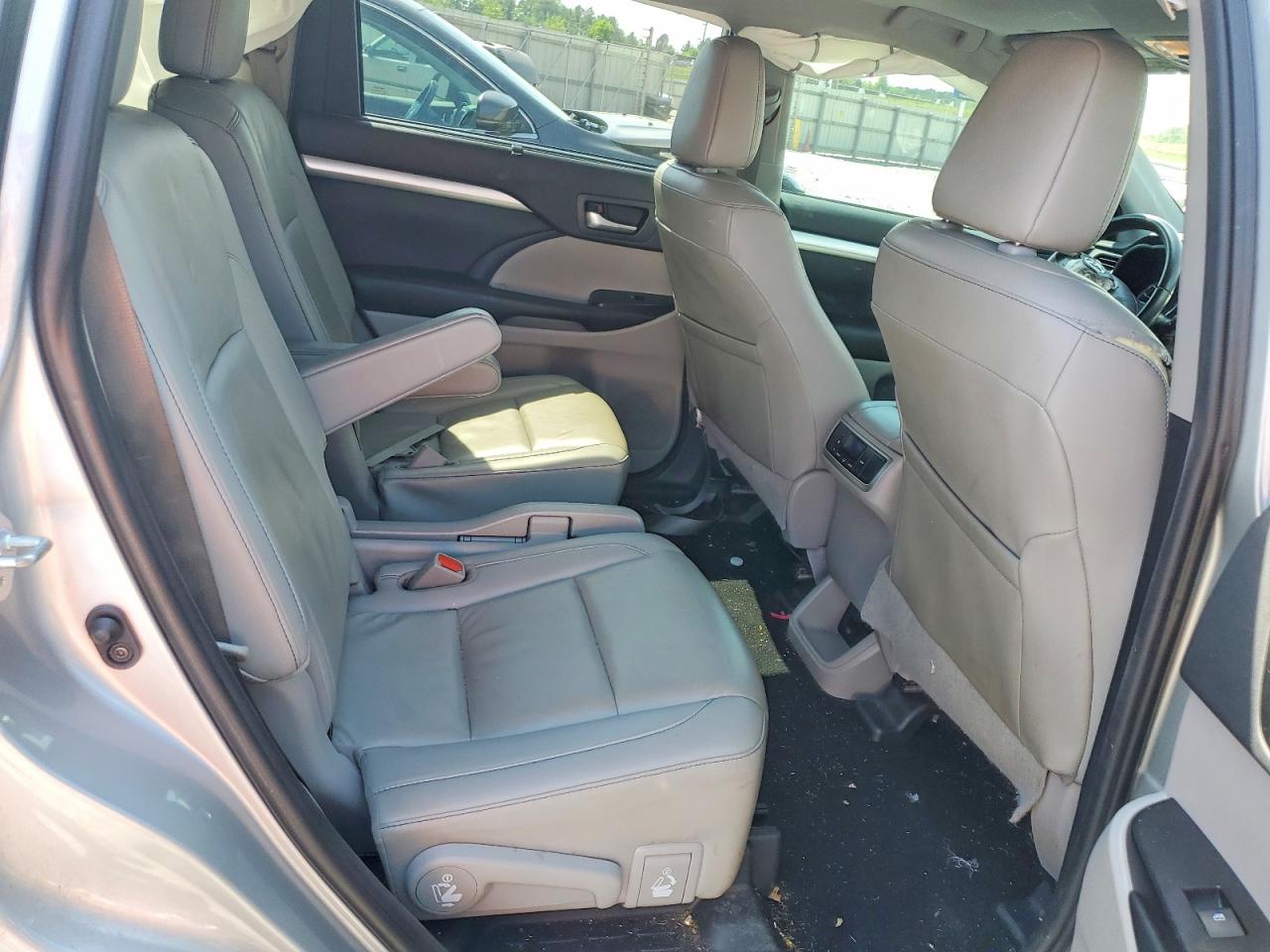 2019 TOYOTA HIGHLANDER XLE photo 21