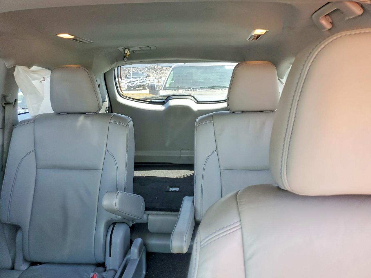 2019 TOYOTA HIGHLANDER XLE photo 19