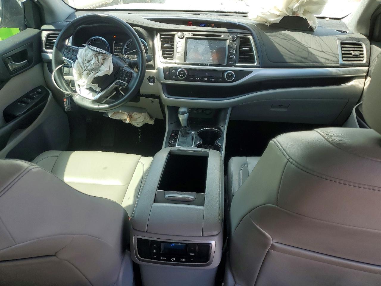 2019 TOYOTA HIGHLANDER XLE photo 15