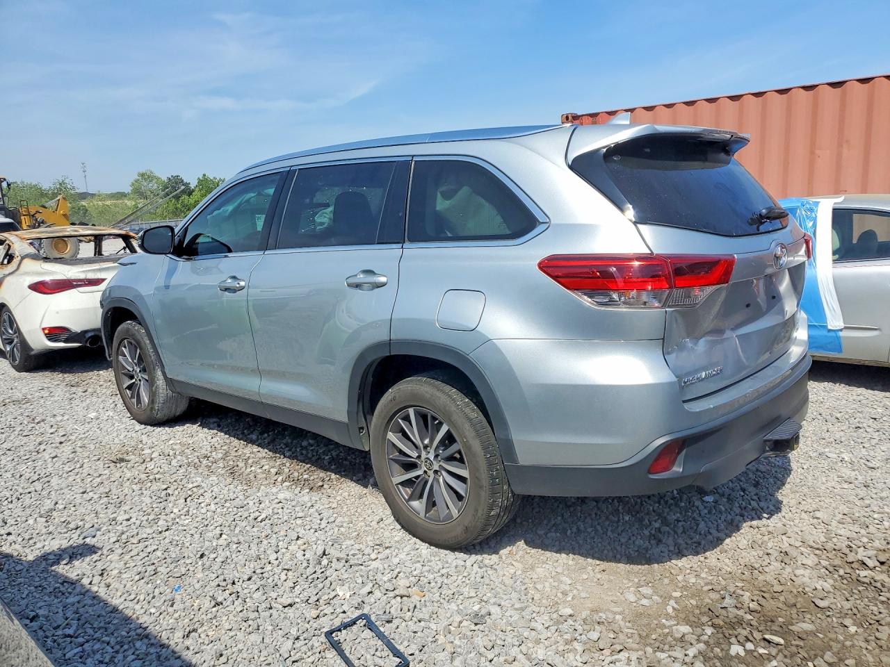 2019 TOYOTA HIGHLANDER XLE photo 3