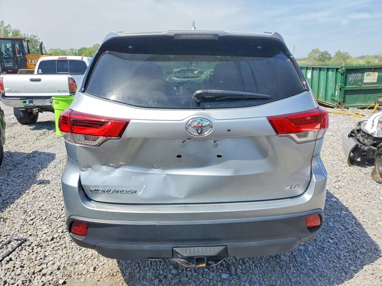 2019 TOYOTA HIGHLANDER XLE photo 11