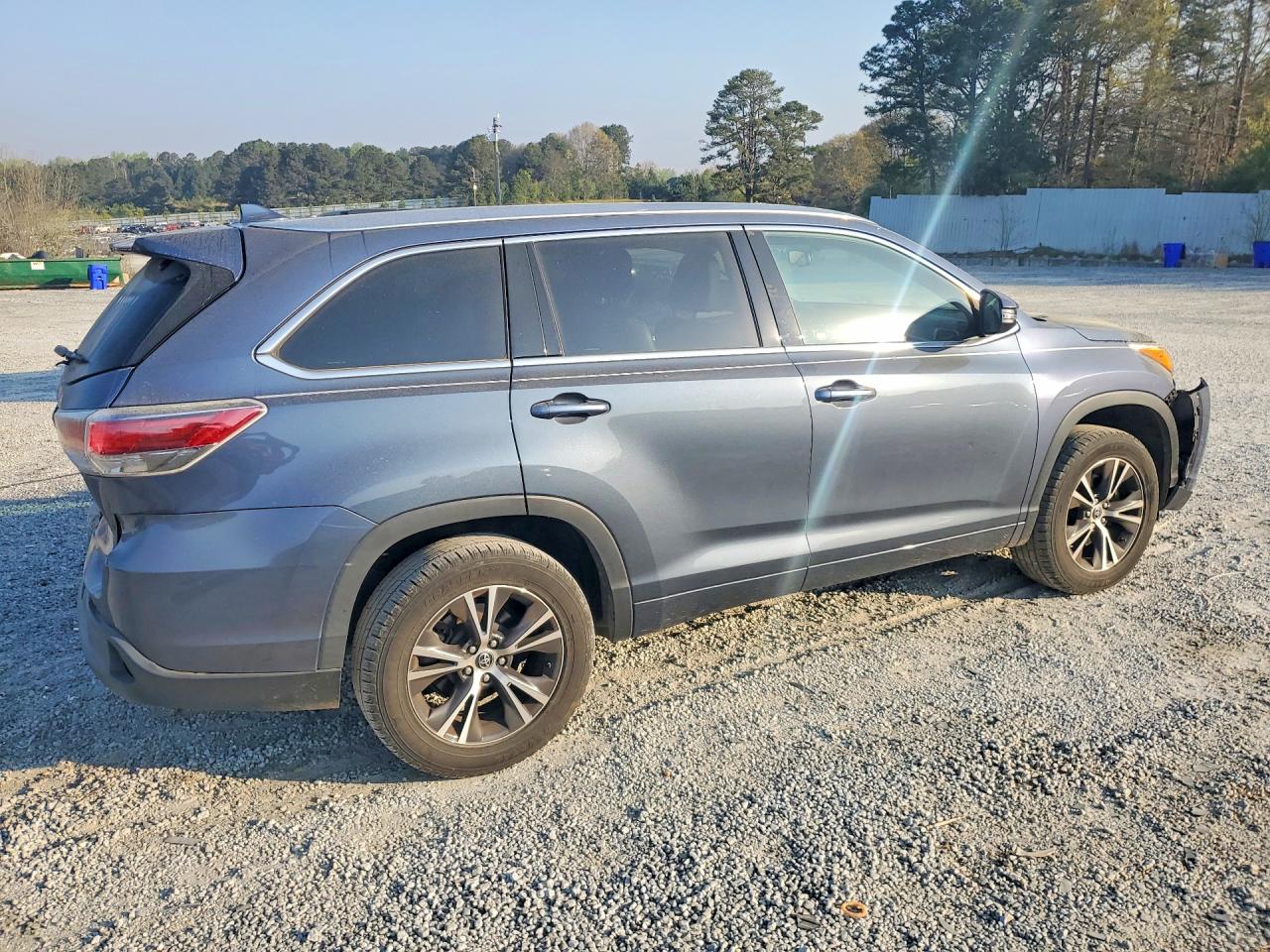 2016 TOYOTA HIGHLANDER XLE photo 3