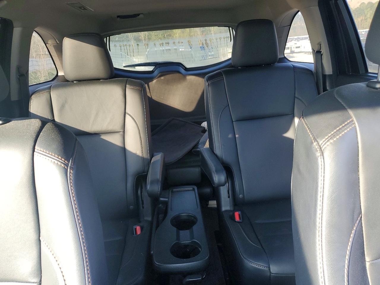 2016 TOYOTA HIGHLANDER XLE photo 10
