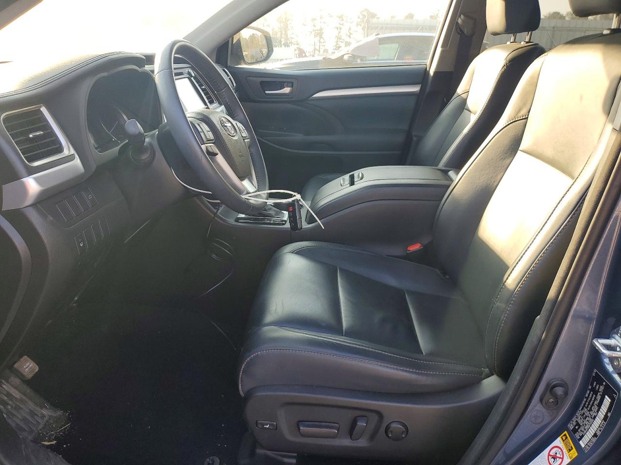 2016 TOYOTA HIGHLANDER XLE photo 7