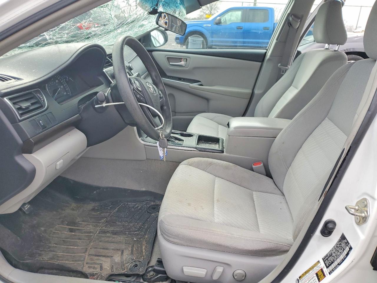 2015 TOYOTA CAMRY LE photo 7