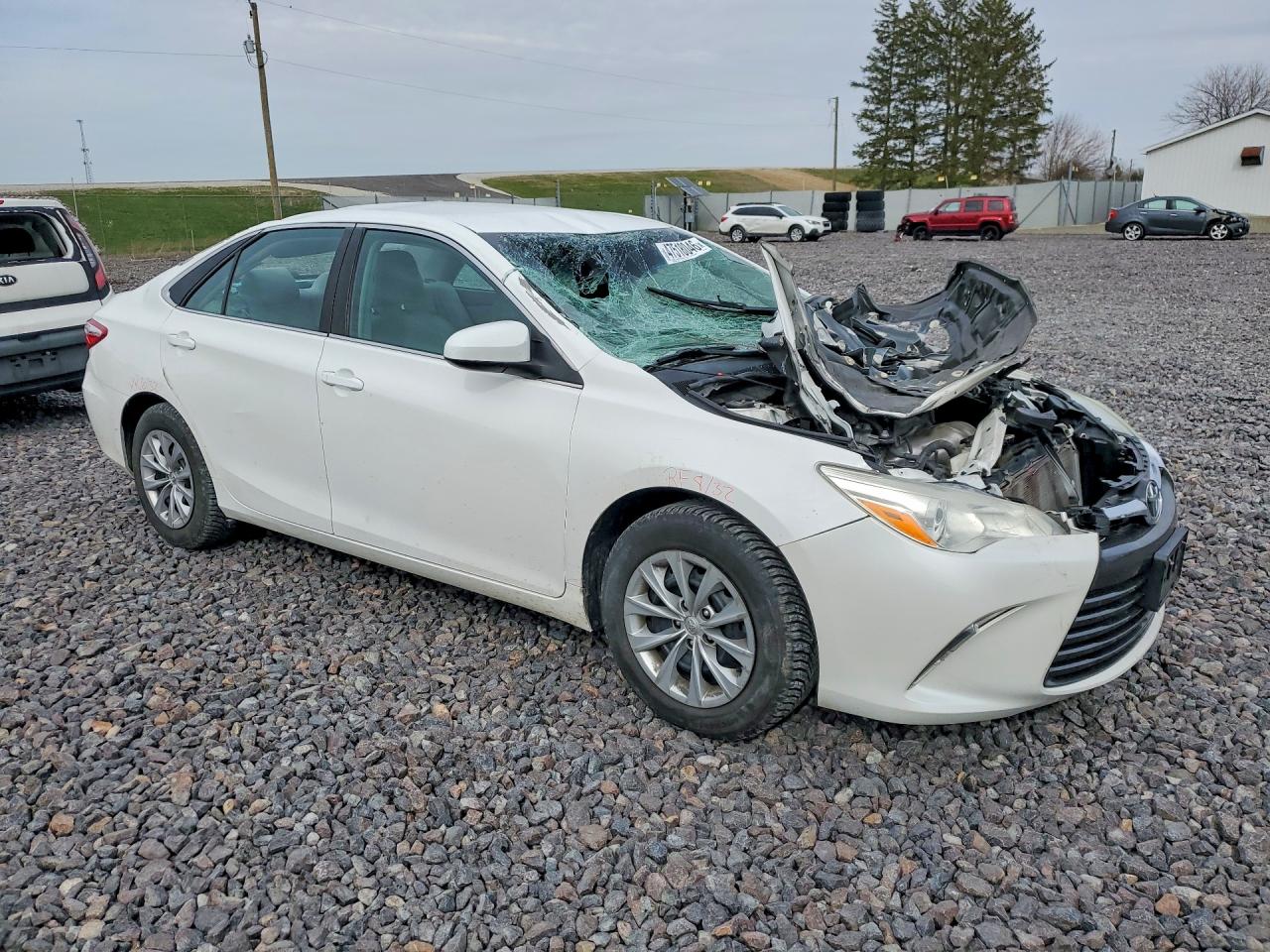 2015 TOYOTA CAMRY LE photo 4