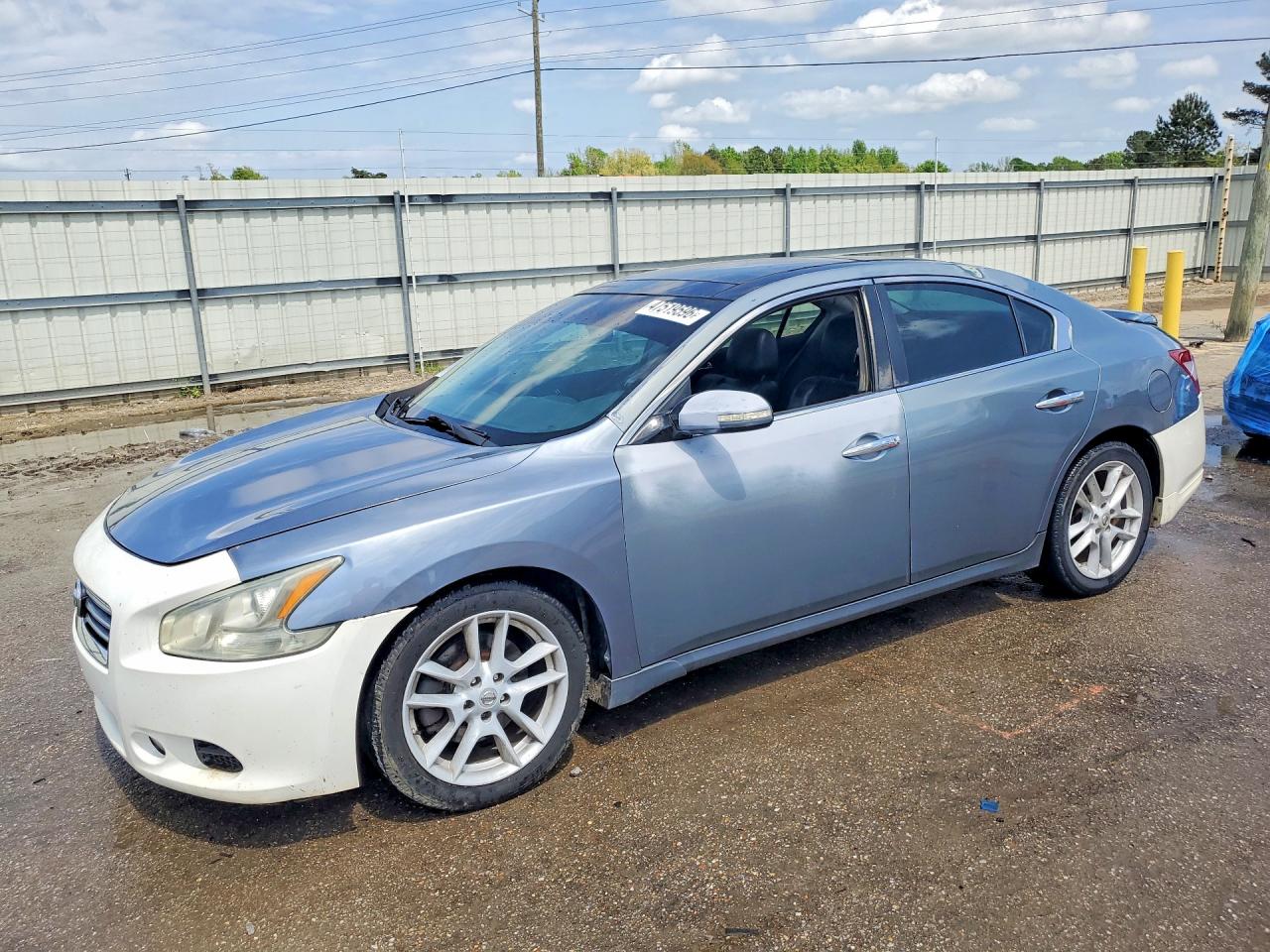 2010 NISSAN MAXIMA