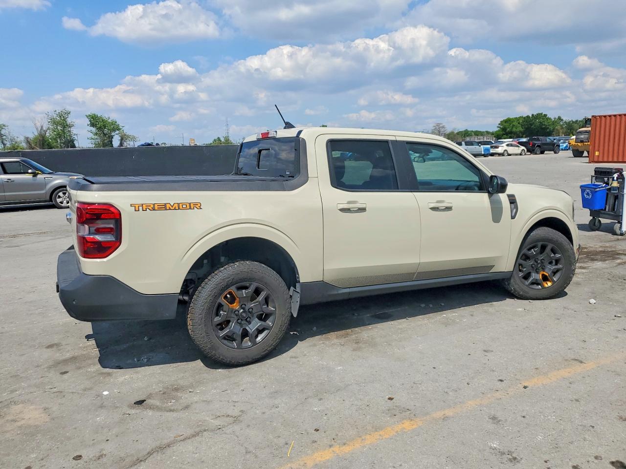 2024 FORD MAVERICK LARIAT TREMOR photo 7