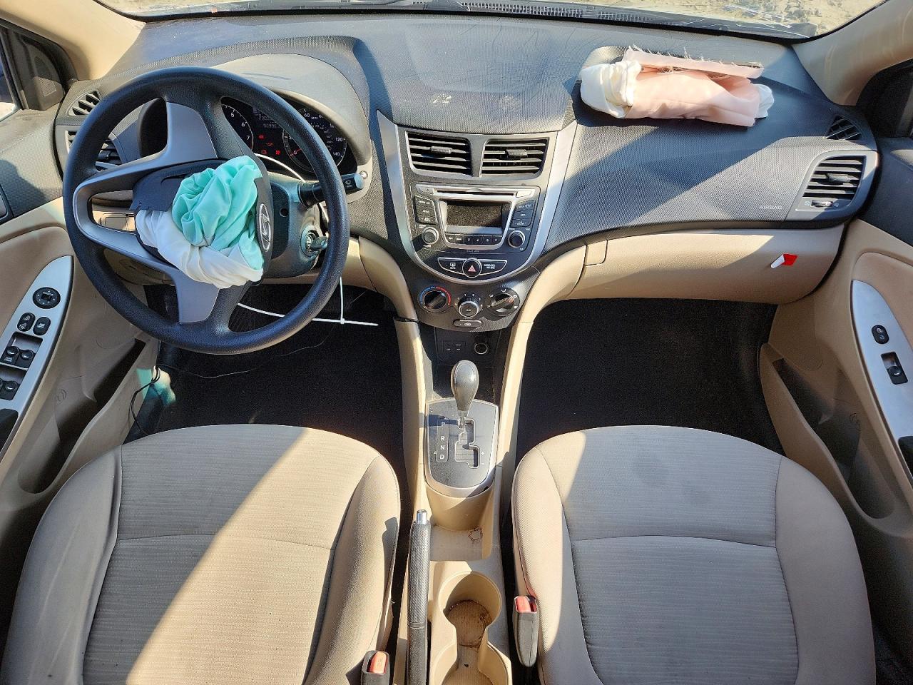 2016 HYUNDAI ACCENT SE photo 8