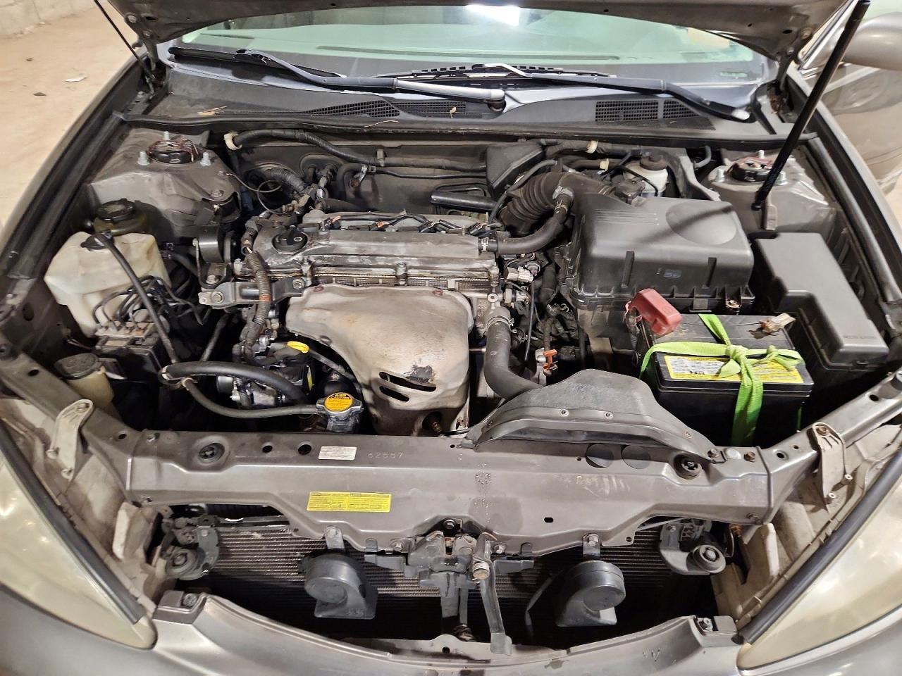 2004 TOYOTA CAMRY LE photo 11