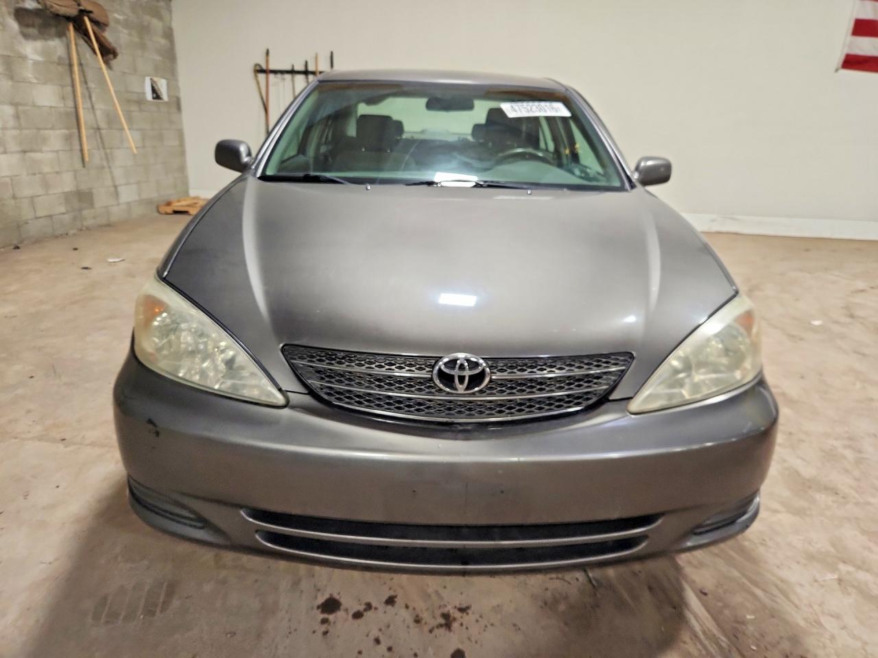 2004 TOYOTA CAMRY LE photo 5
