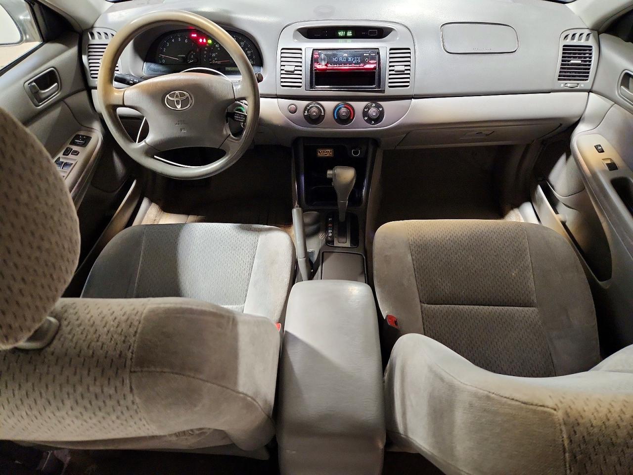 2004 TOYOTA CAMRY LE photo 8