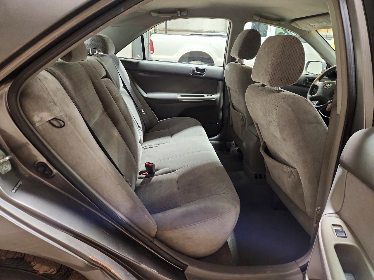 2004 TOYOTA CAMRY LE photo 10