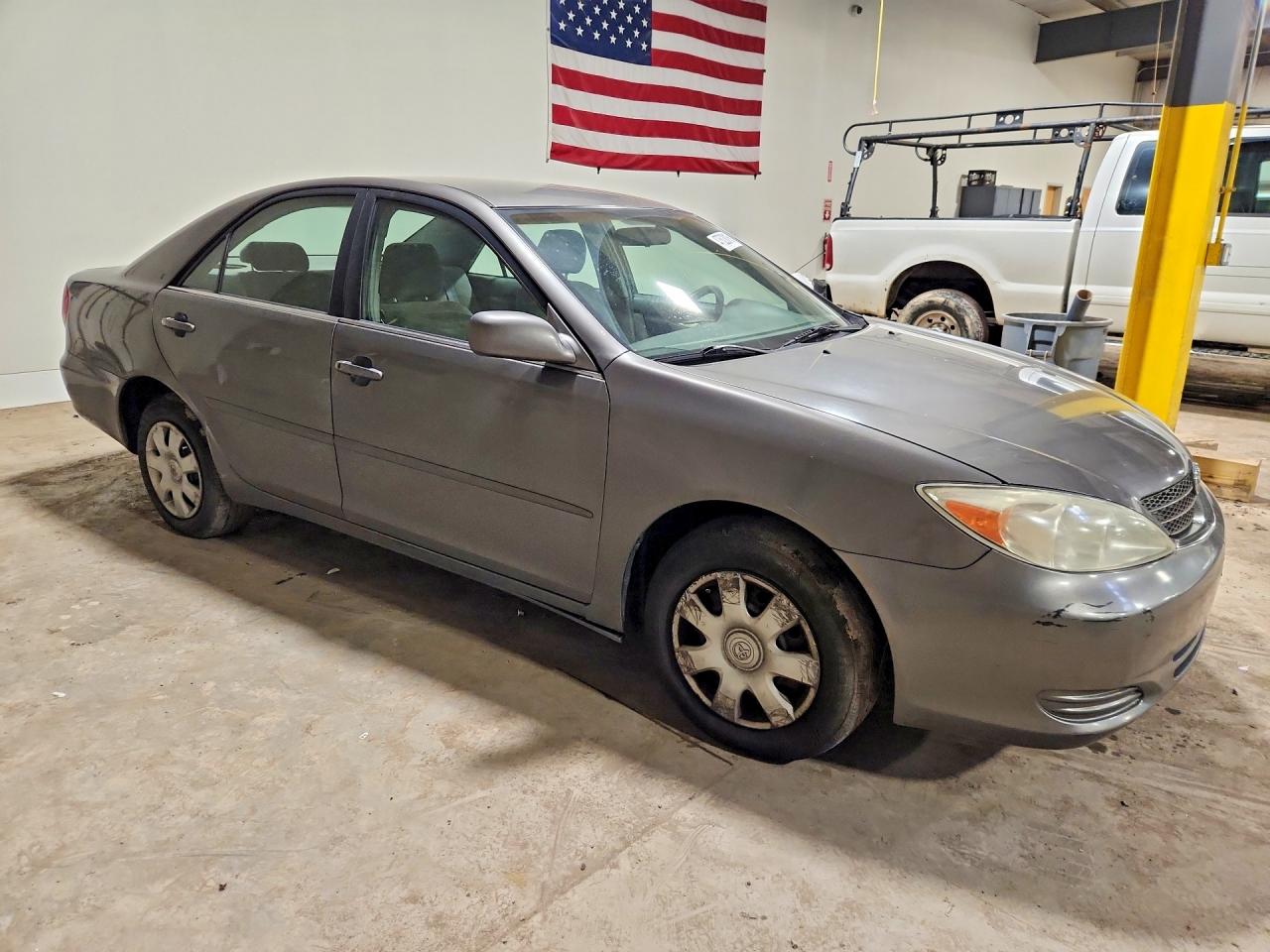 2004 TOYOTA CAMRY LE photo 4
