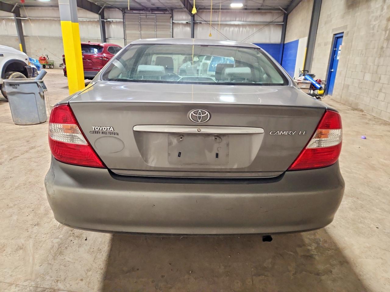 2004 TOYOTA CAMRY LE photo 6