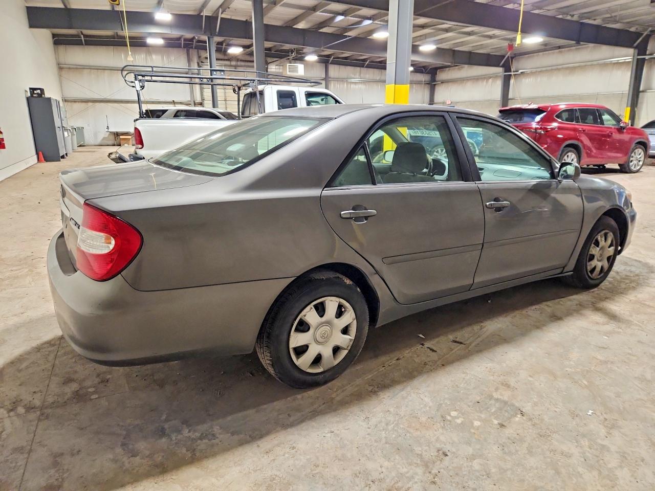 2004 TOYOTA CAMRY LE photo 3