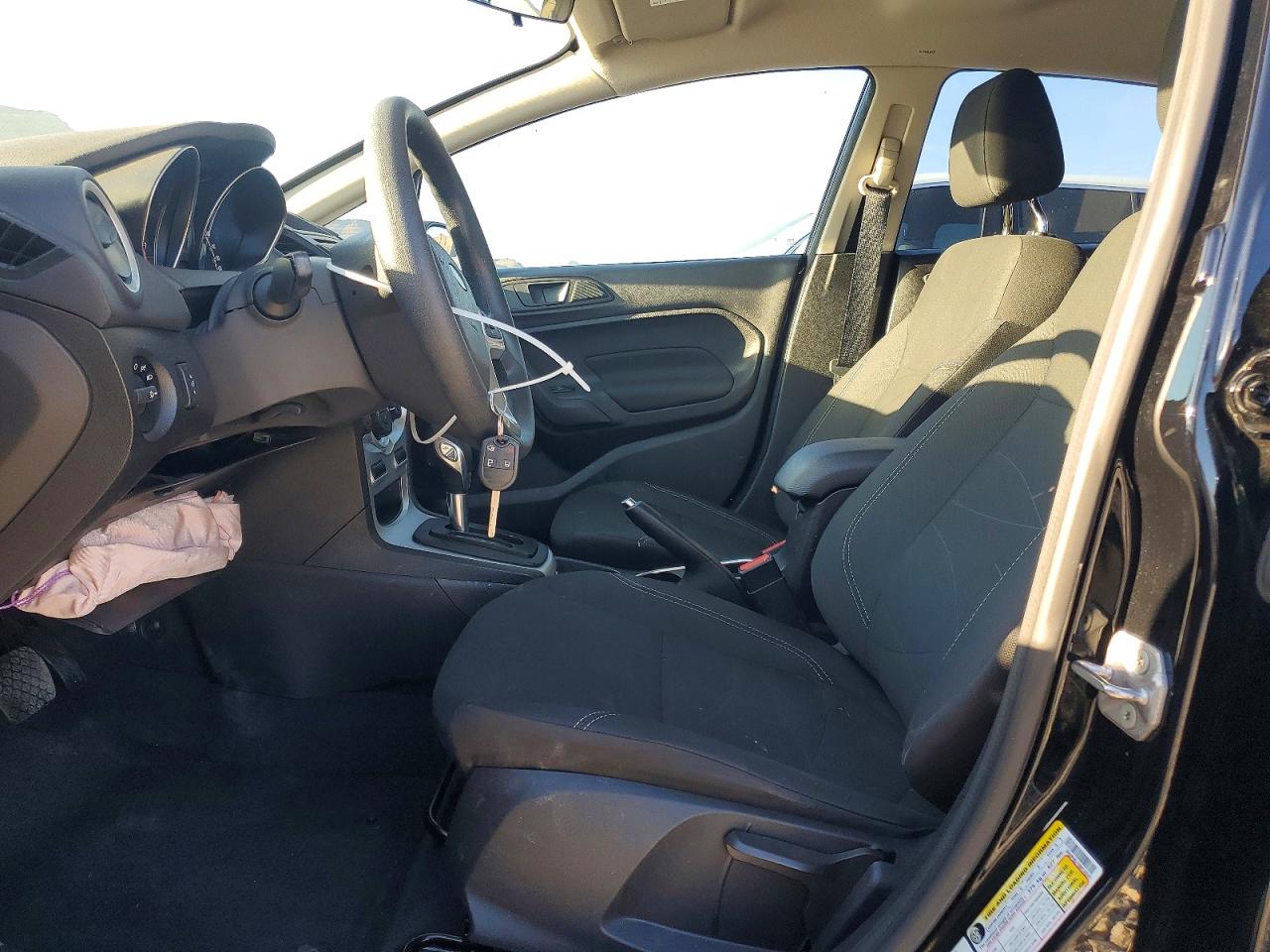 2019 FORD FIESTA SE photo 19