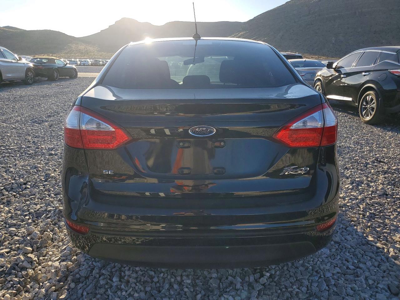 2019 FORD FIESTA SE photo 16