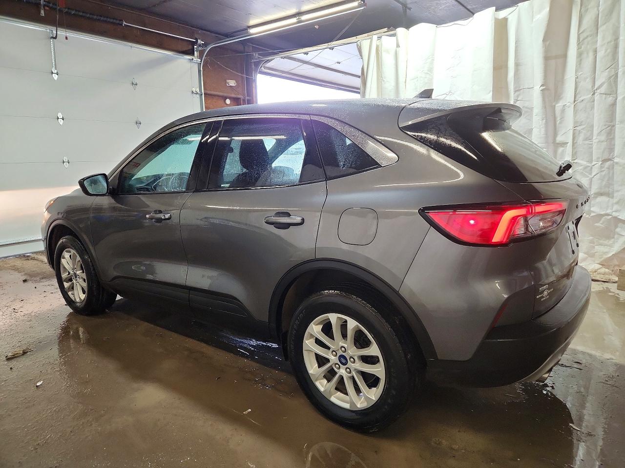 2022 FORD ESCAPE SE photo 2