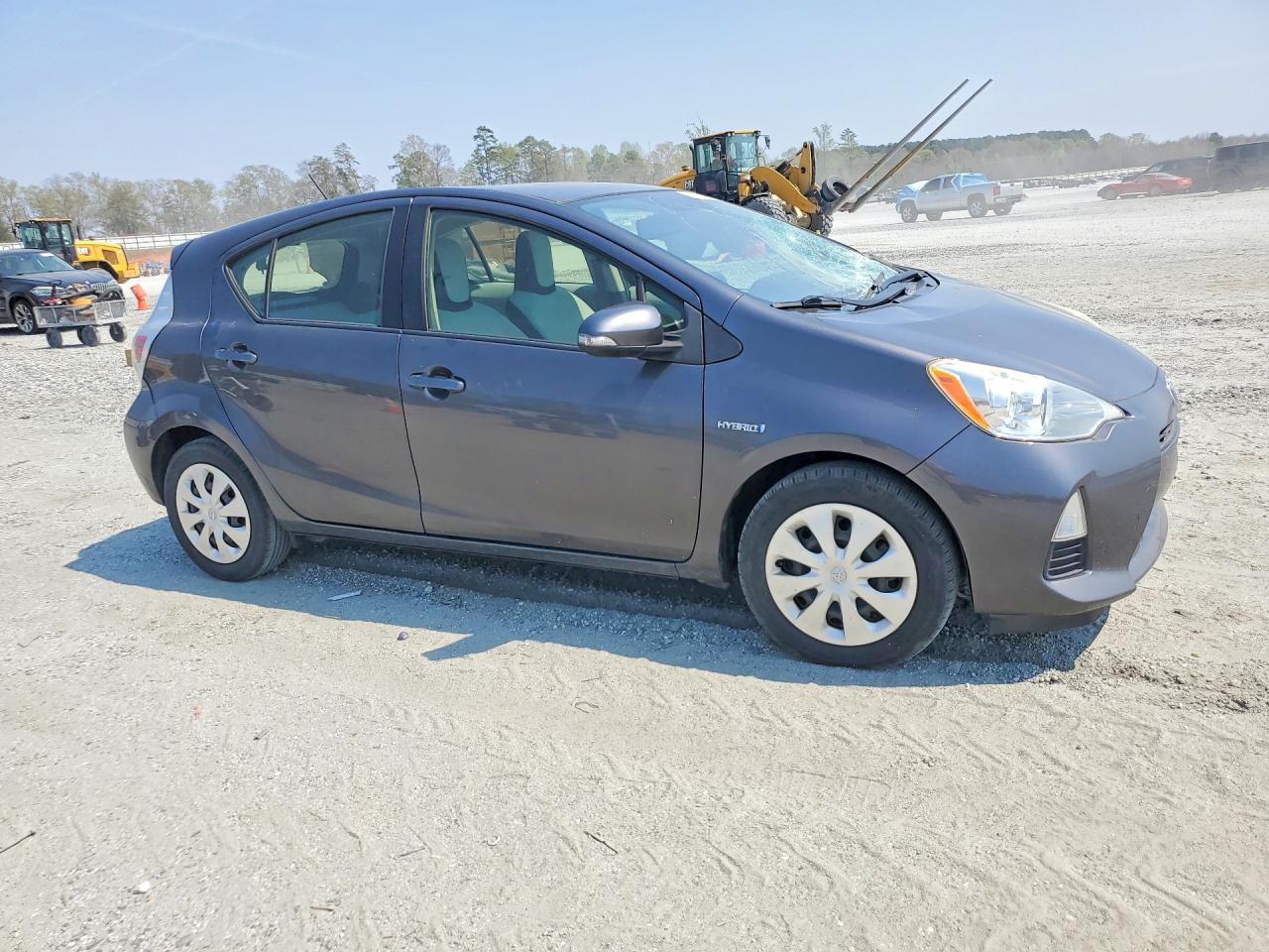 2014 TOYOTA PRIUS C ONE photo 7