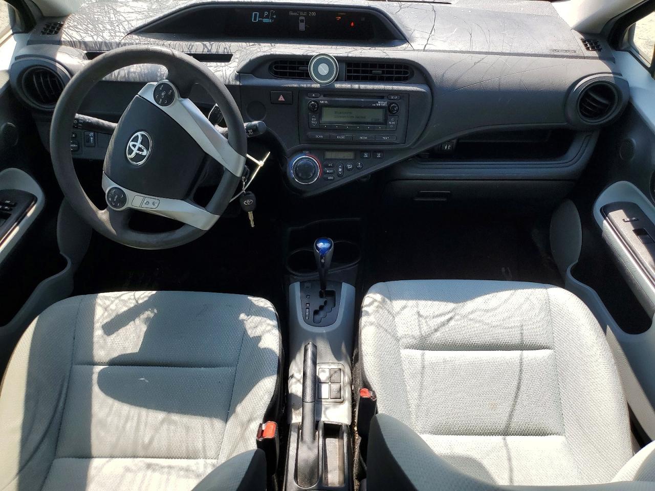 2014 TOYOTA PRIUS C ONE photo 15