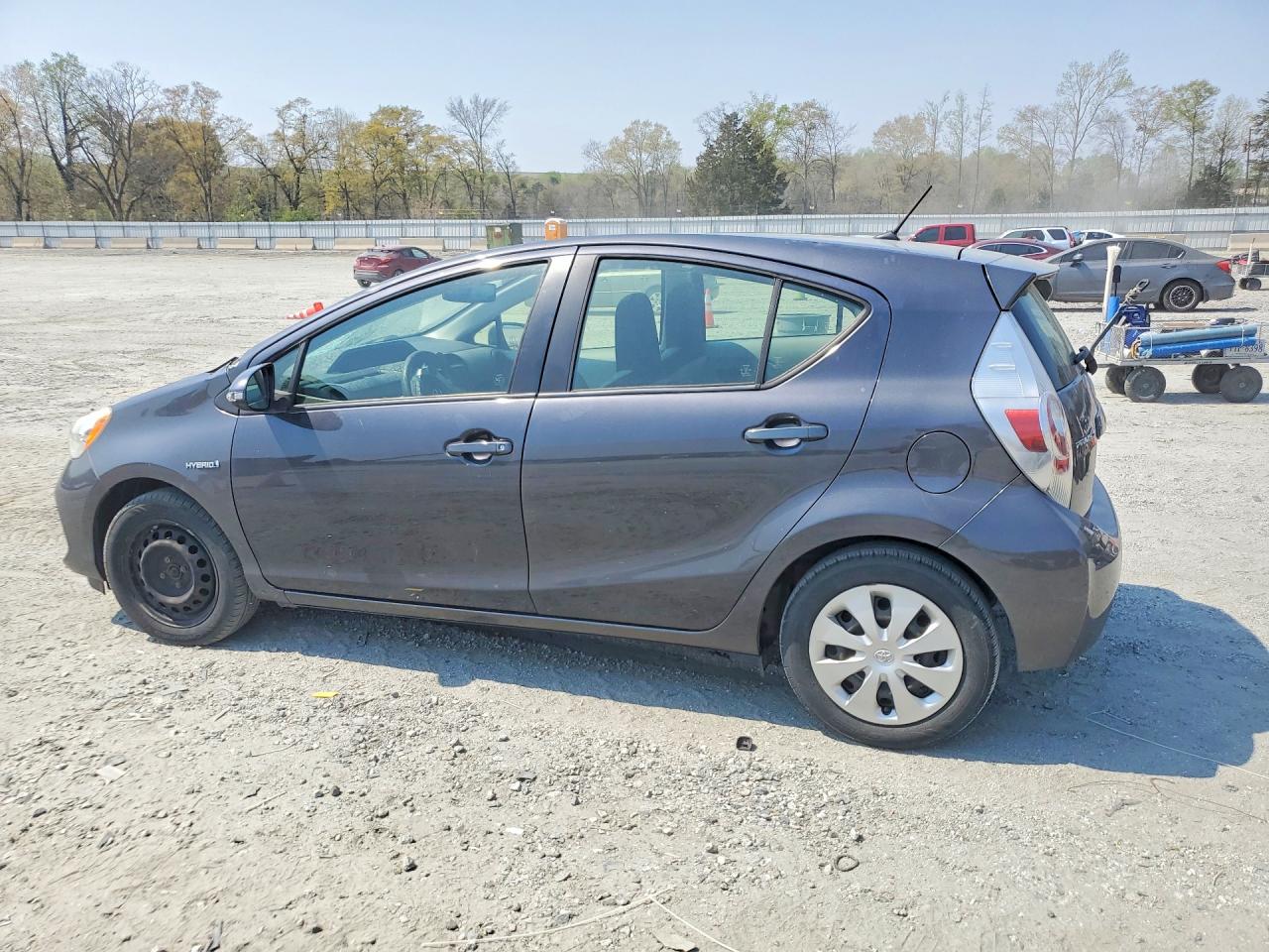 2014 TOYOTA PRIUS C ONE photo 3