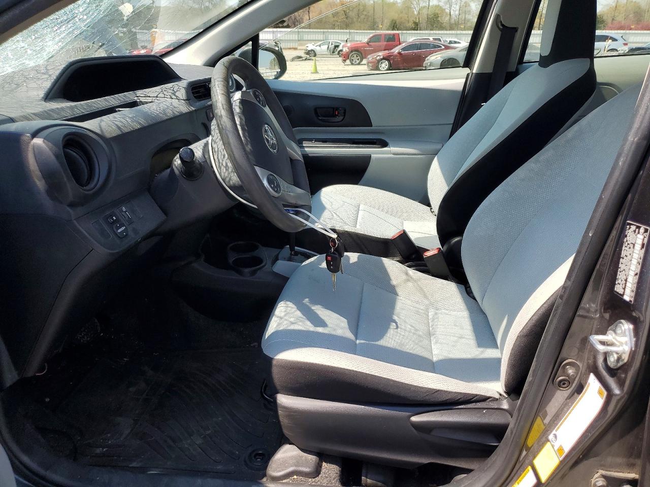 2014 TOYOTA PRIUS C ONE photo 13