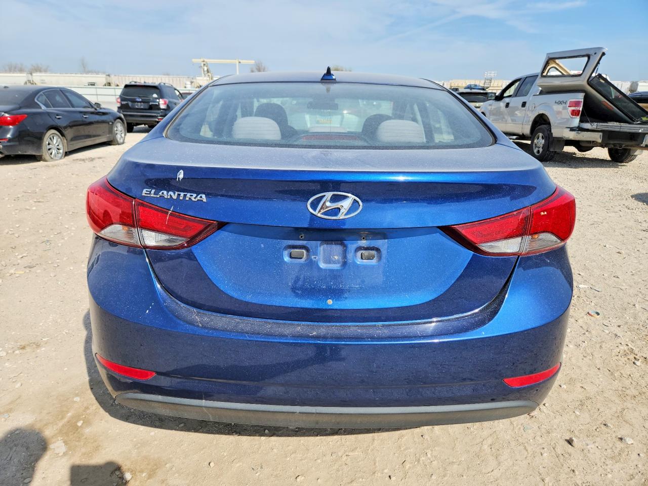 2016 HYUNDAI ELANTRA SE photo 11