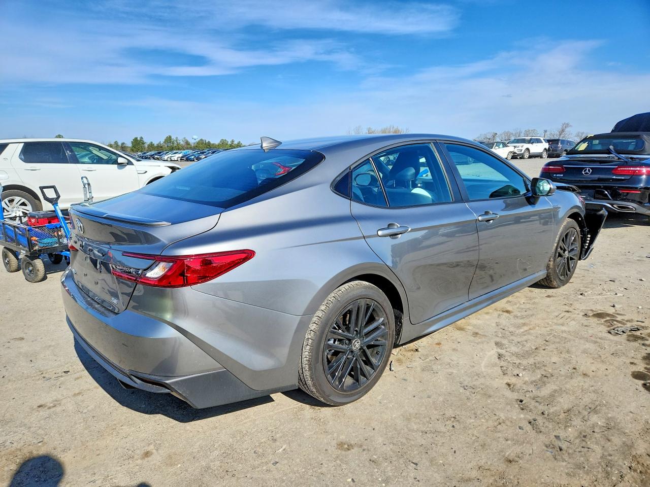 2026 TOYOTA CAMRY SE photo 5
